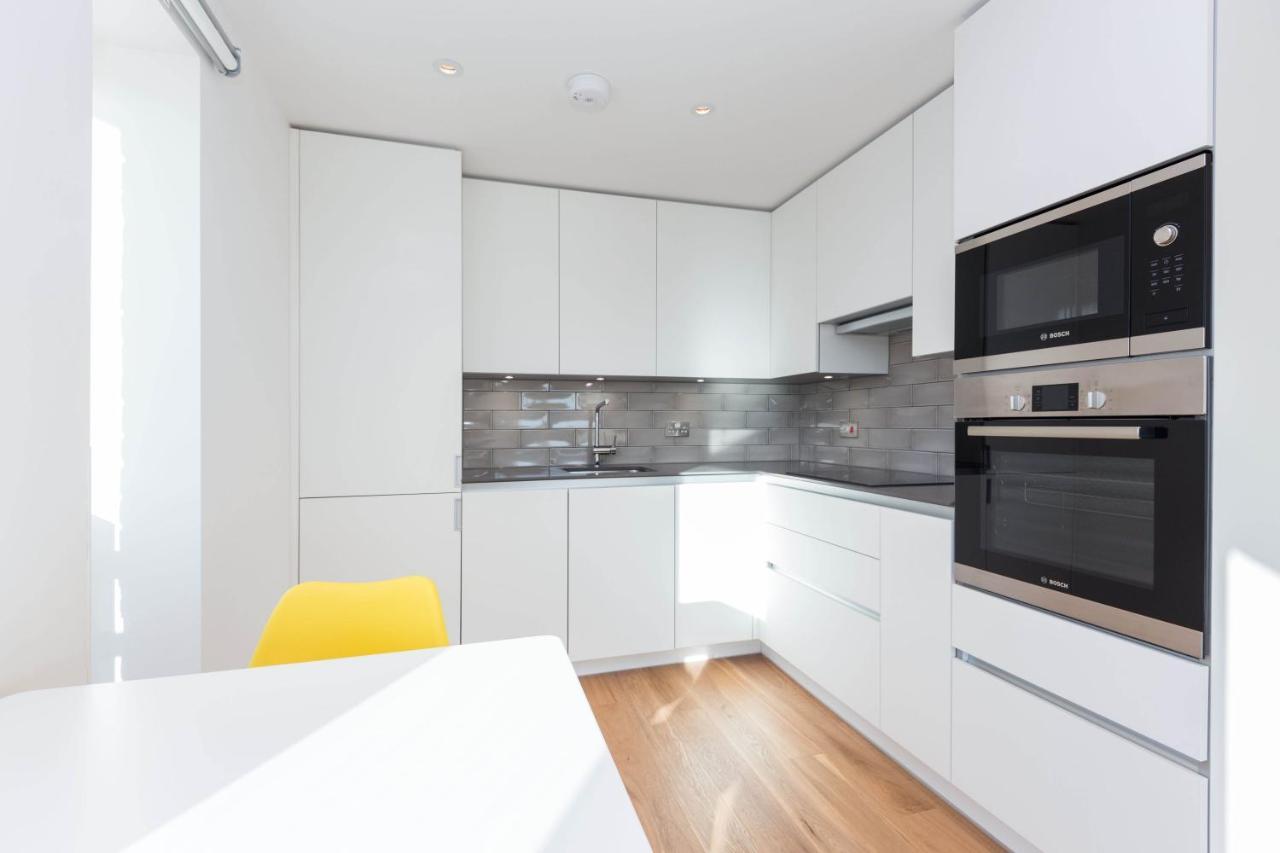 Spacious & Modern 1 Bedroom Close To Station In E16 London Bagian luar foto