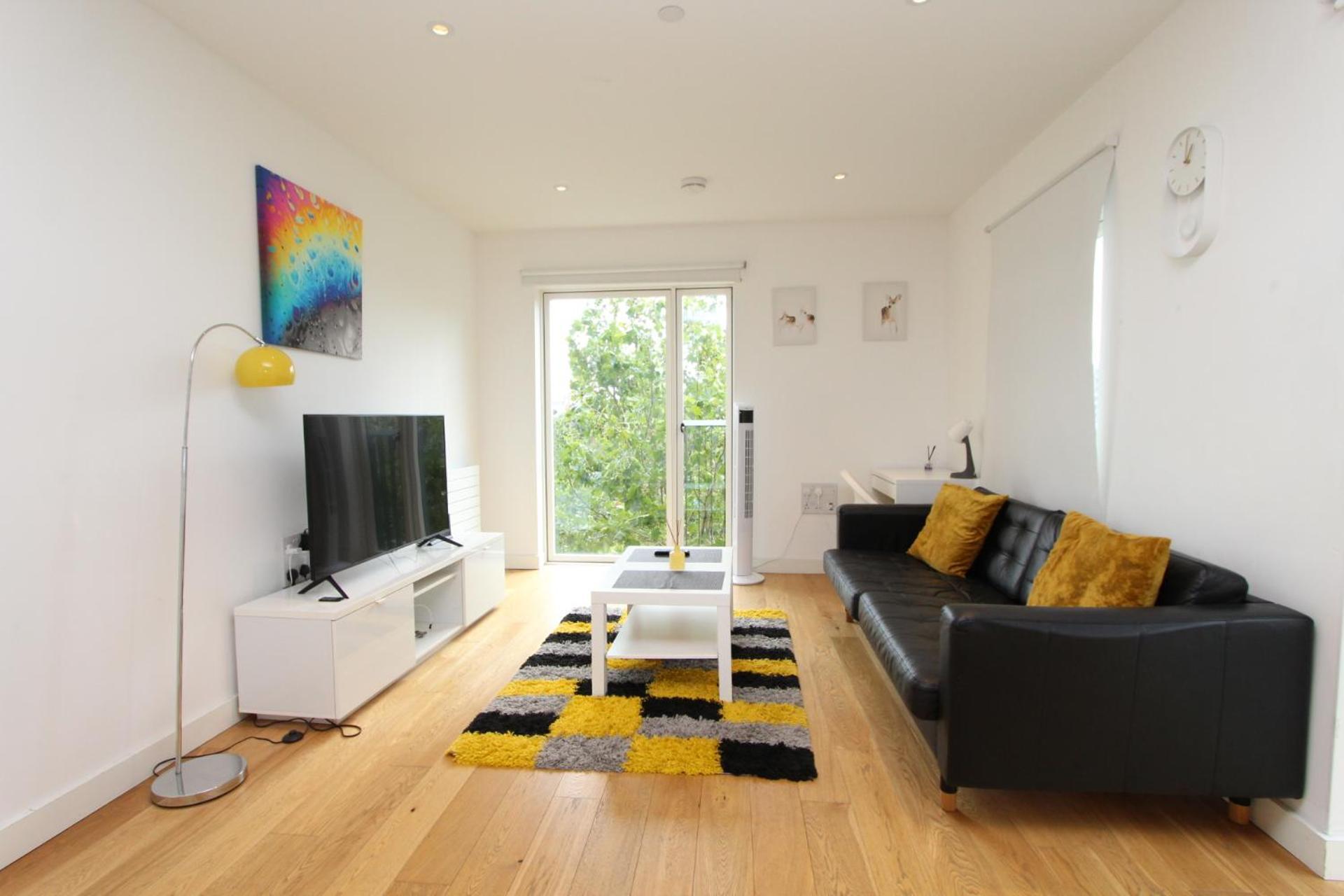 Spacious & Modern 1 Bedroom Close To Station In E16 London Bagian luar foto