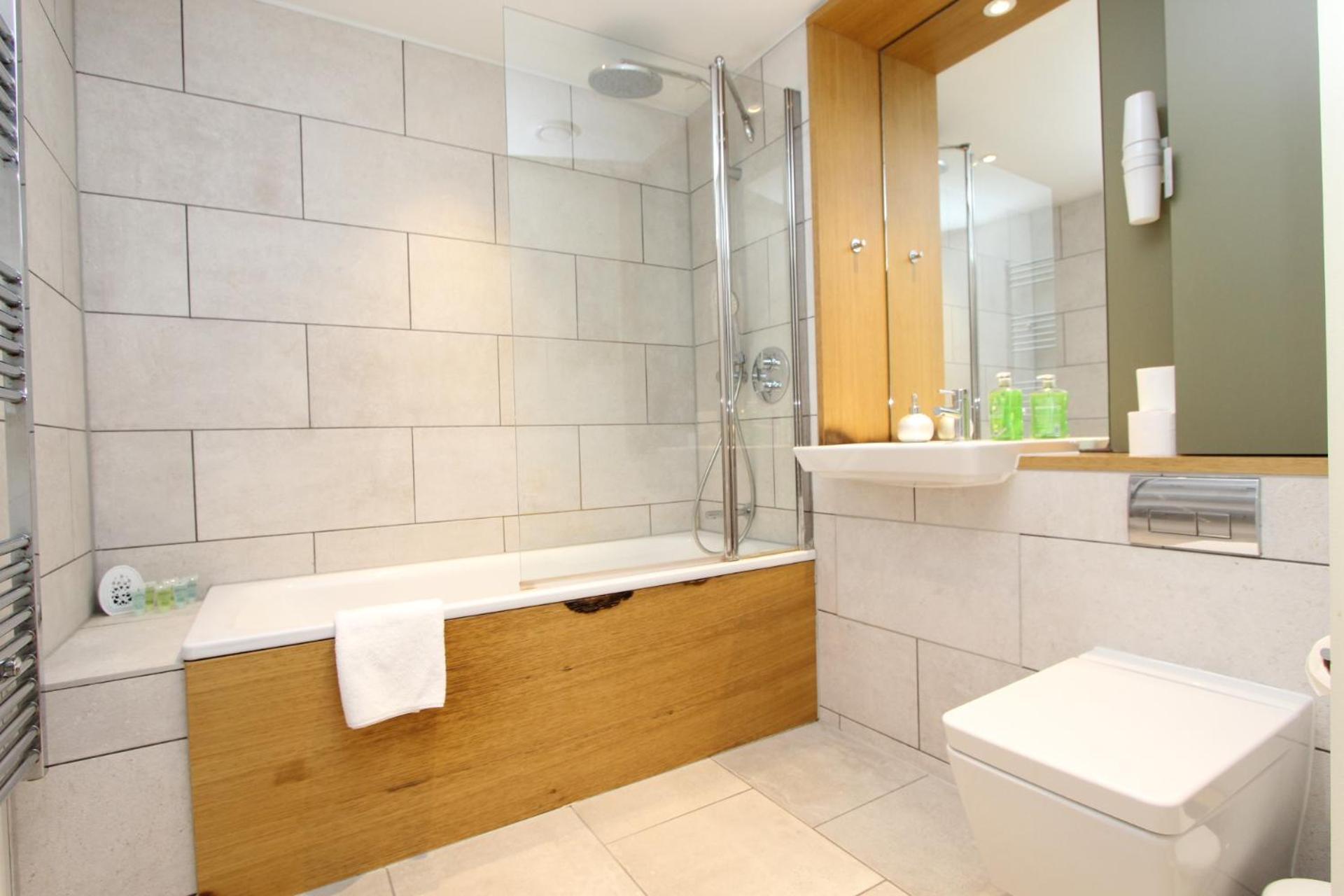 Spacious & Modern 1 Bedroom Close To Station In E16 London Bagian luar foto